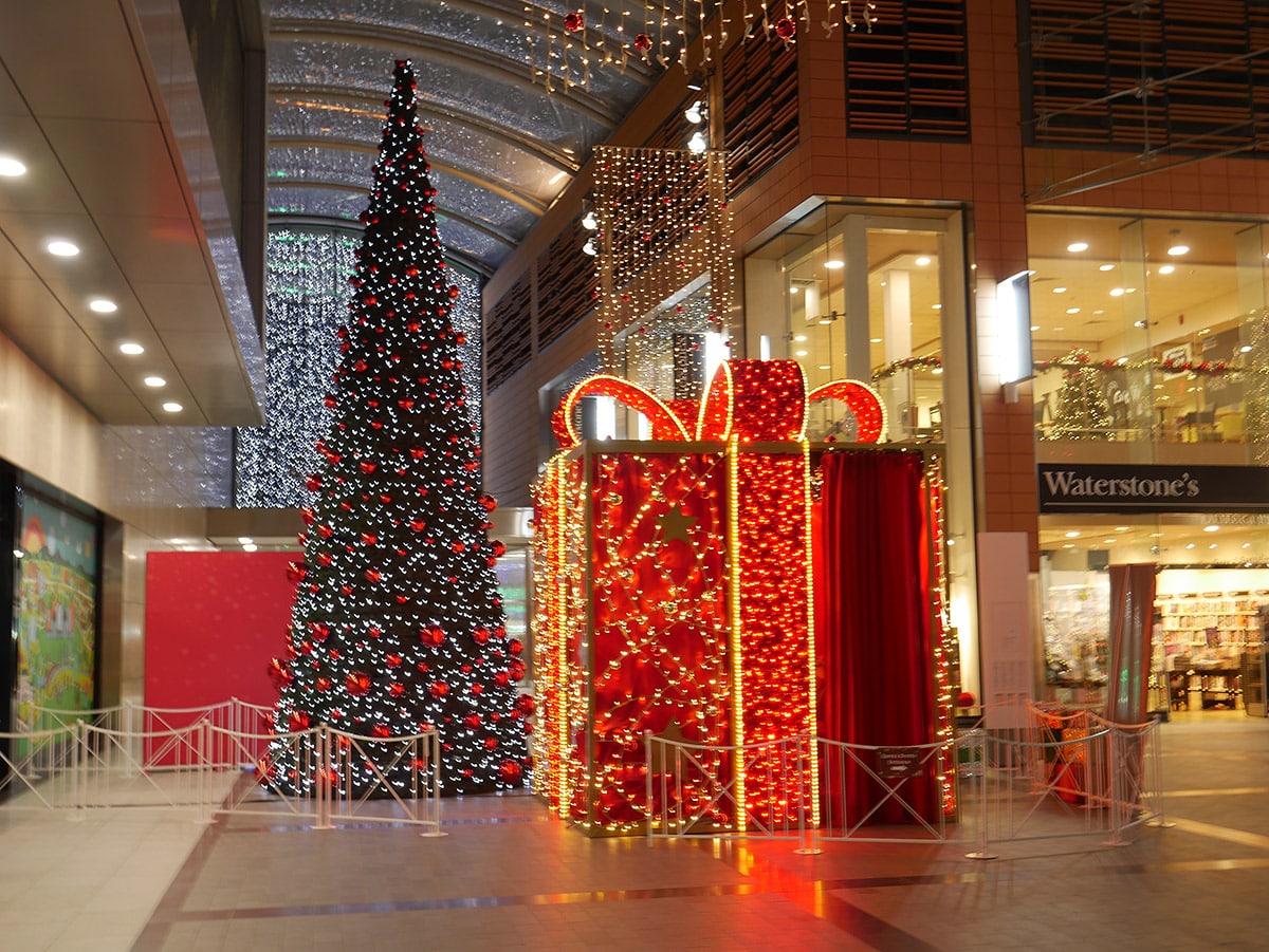 Austin shopping center with beautiful holiday light decorations